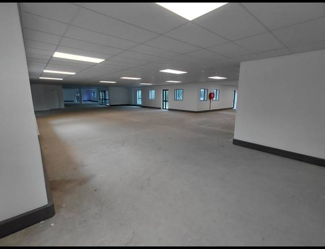 1,923M² OFFICE TO LET IN RANDJESPARK